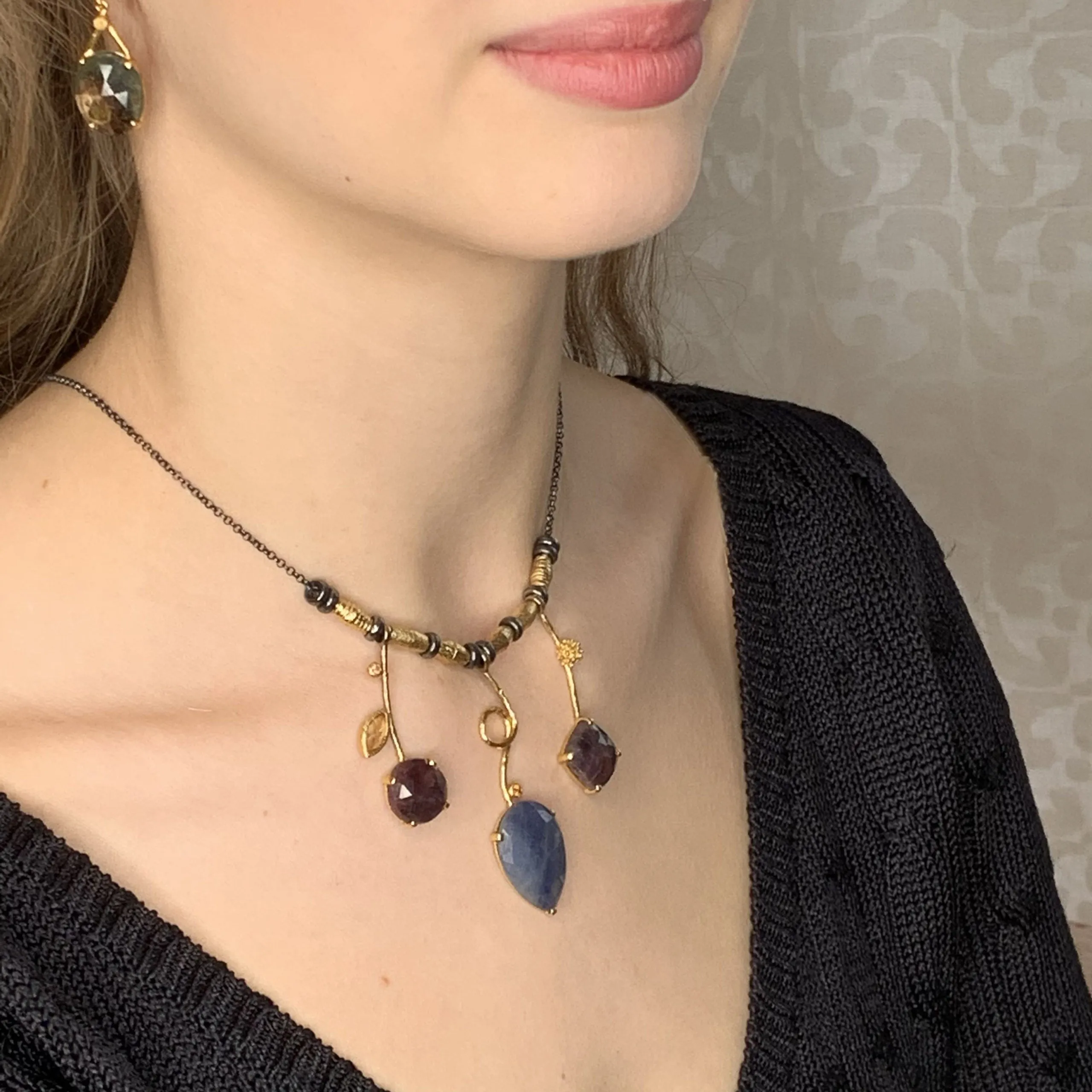 3 Stick Rose Cut Sapphire Necklace in Gold