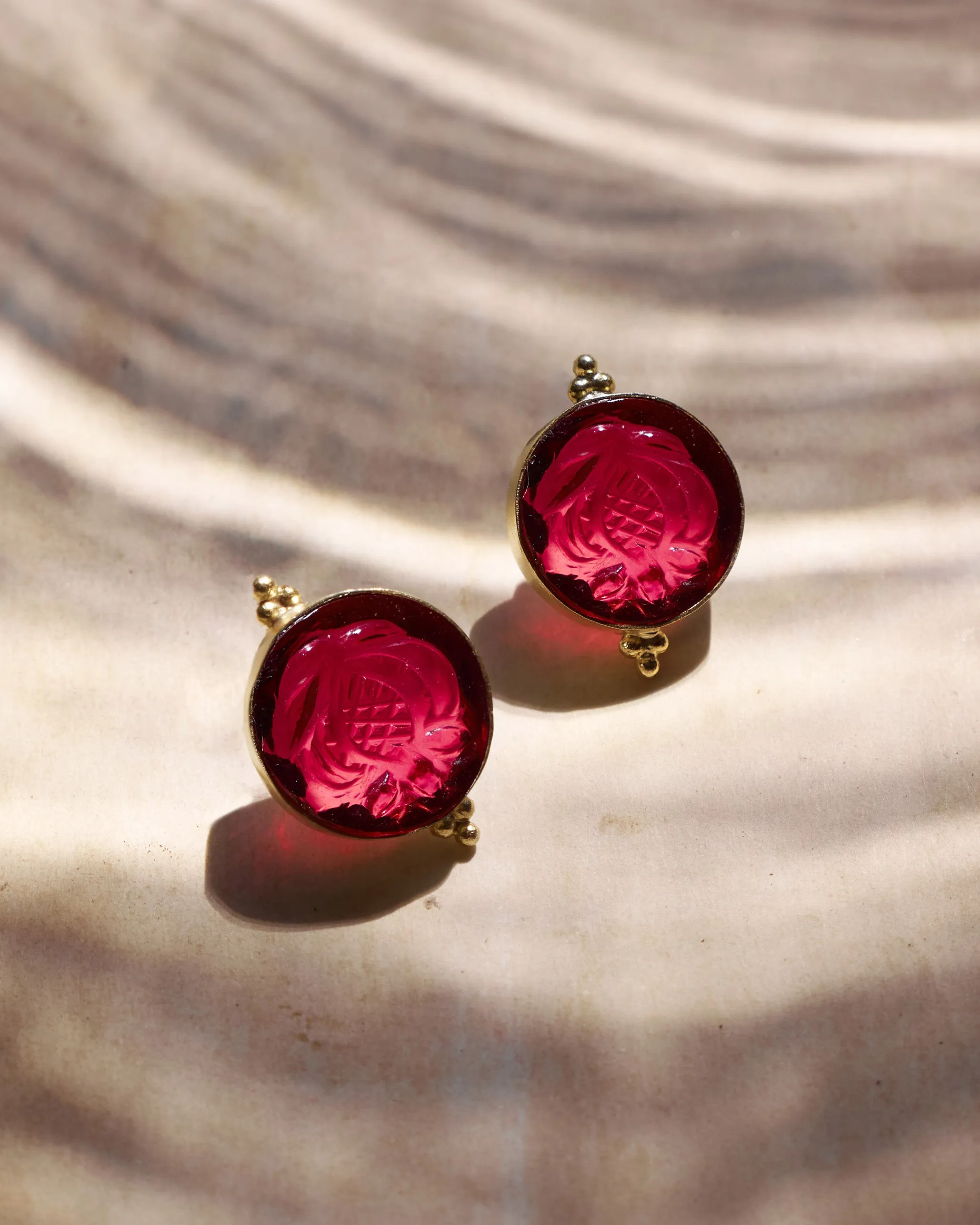 Anar Glass Seal Studs Small - Red