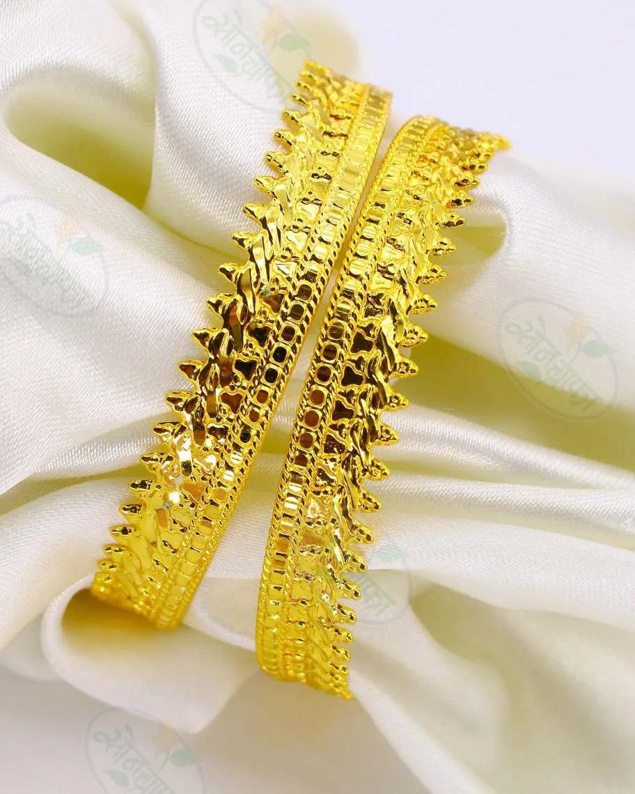 CHIC & TRENDY GOLDEN BANGLES