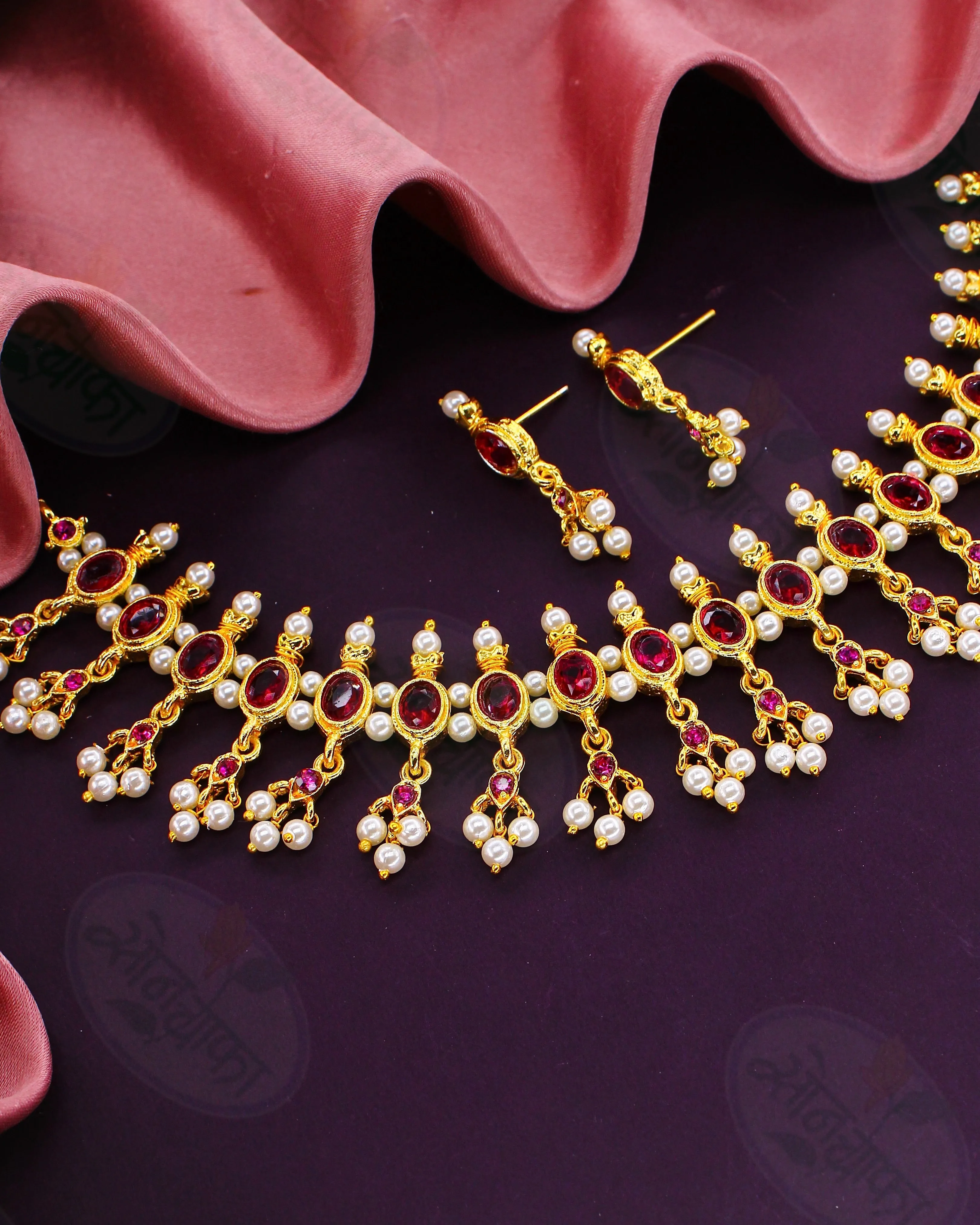 OPULENT TRADITIONAL PEARL NECKLACE