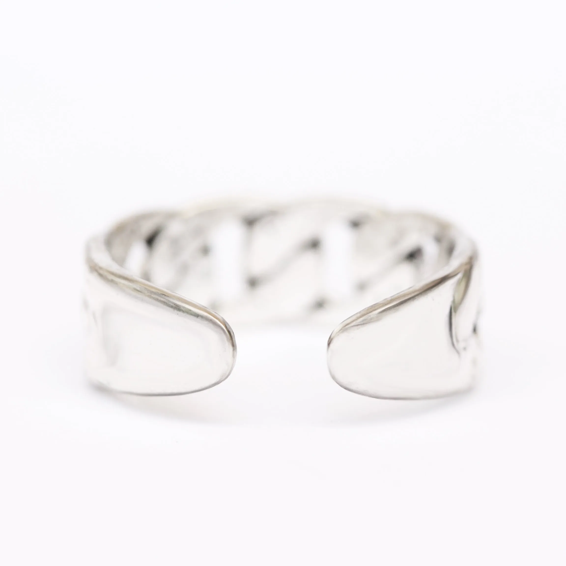 Simulated Chain Cuff Ring